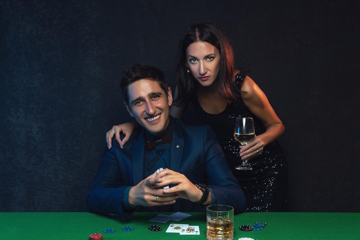 Layar live dealer dengan blackjack, roulette, dan baccarat di aplikasi bandargaming