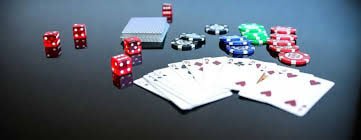 Studio meja hidup bandargaming dengan dealer profesional dan setup kamera multi-sudut